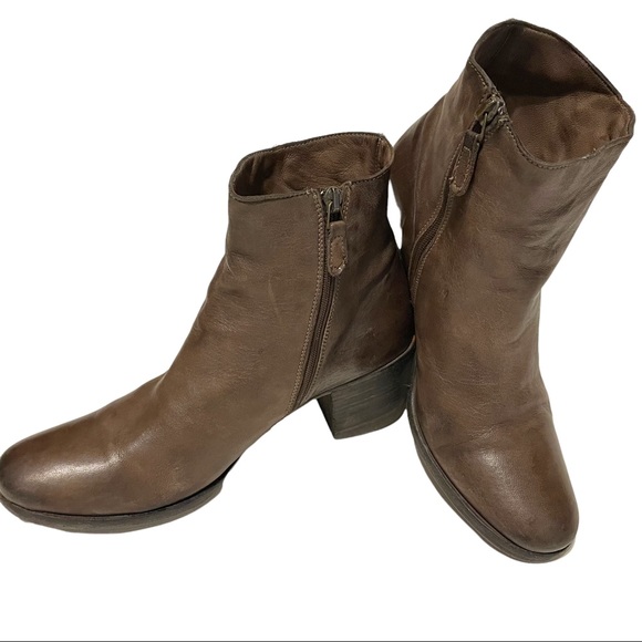 Leather Made in Italy Block Heel Flat Round Rivet Detail Inside Zip Ankle Boot - Picture 5 of 16